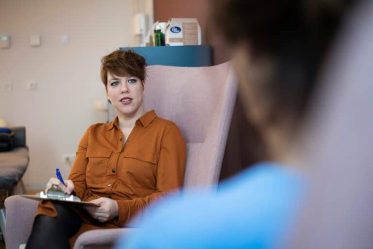 Therapist providing EMDR therapy for addiction for their patient