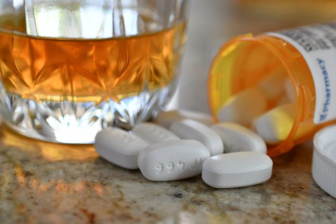 alcohol and bottle of ambien pills - mixing ambien and alcohol